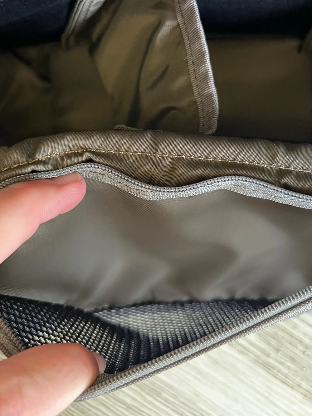 EUC!!! Evernote x AbrAsus Men's Light Gray Messenger Bag with Black Strap